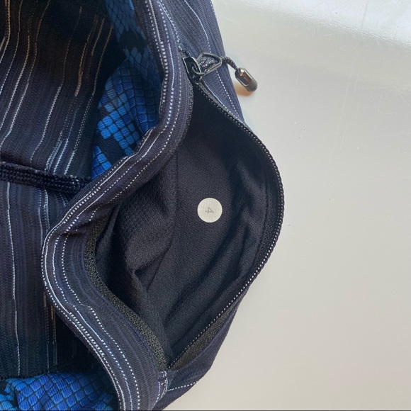 Lululemon Women Black Blue Capris Leggings Size 4 - Picture 6 of 9